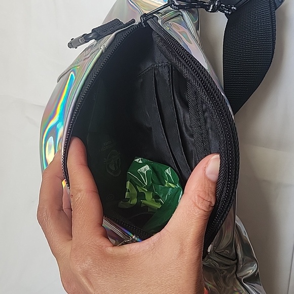 BARK Fanny Pack Silver Iridescent for Hoomans People. - Picture 14 of 17